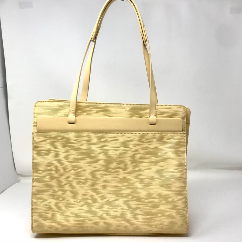 *SOLD* Louis Vuitton Vanilla Epi Croisette w/ Box/Dustbag - Picture 4 of 13